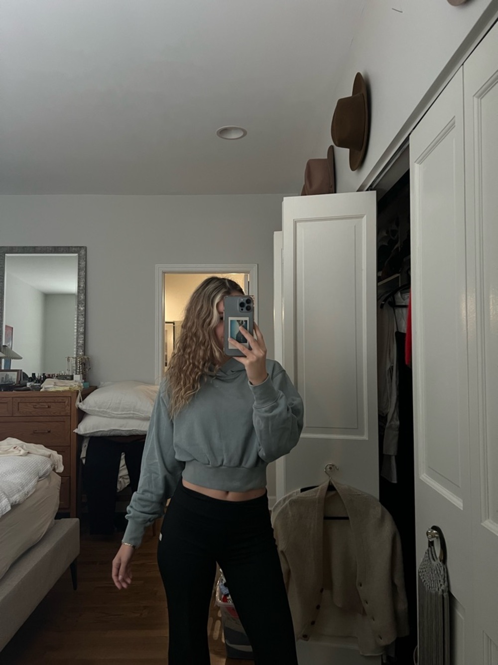 Aritzia TNA Airy AF - Casual Pullover
